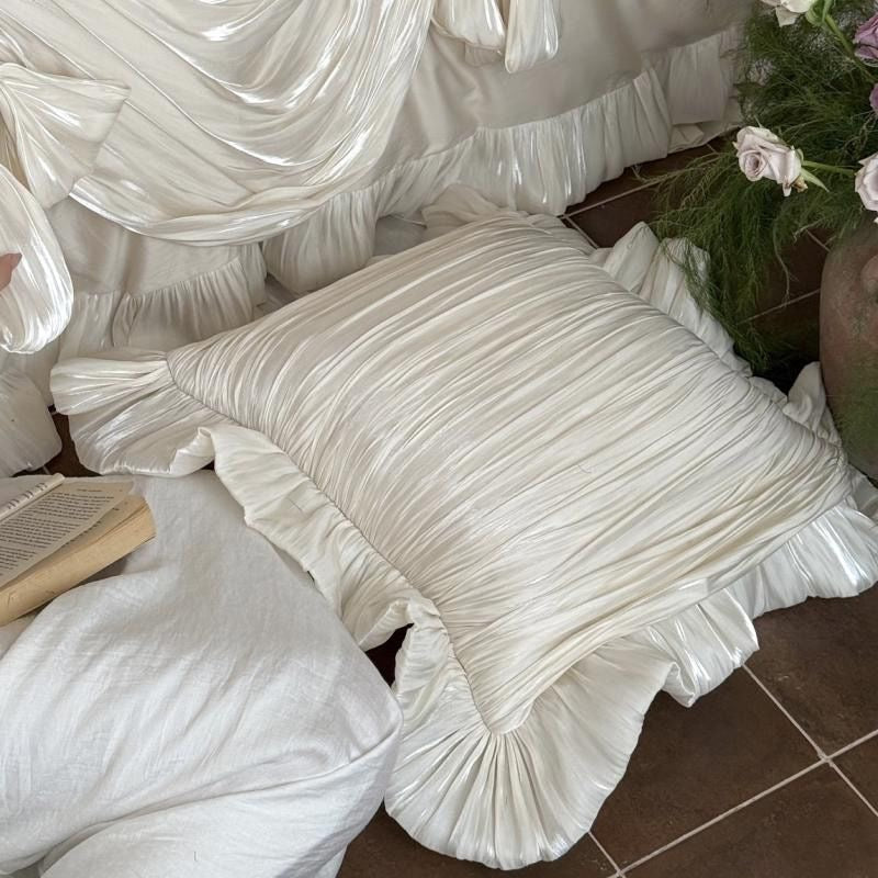Silk White French Retro Cotton Four-piece Bedding Set